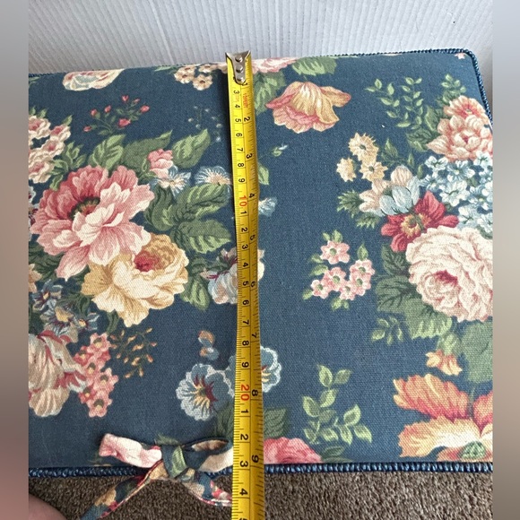 Vintage Floral Padded Fabric Sewing Basket w/Handle Pin Cushion Tray 14x9x9. - Picture 8 of 9